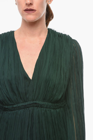 Plissiertes Kleid aus Seide mit V-Ausschnitt