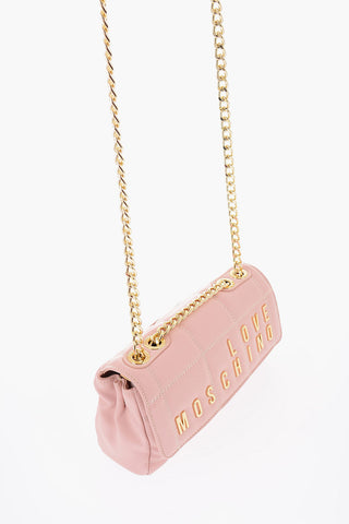 LOVE Tasche aus gestepptem Kunstleder mit Kettenriemen