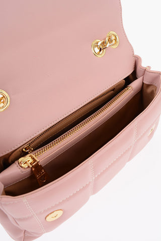 LOVE Tasche aus gestepptem Kunstleder mit Kettenriemen