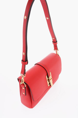 LOVE Schultertasche aus Kunstleder mit großem Logo auf der Rückseite
