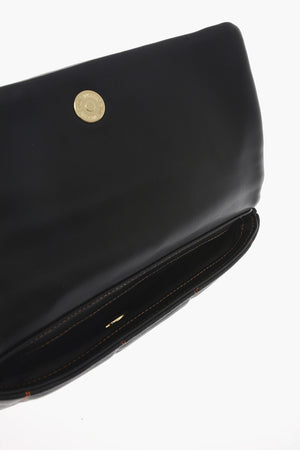 LOVE Clutch aus Kunstleder mit Geprägtem Goldfarbenem Logo
