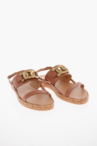 Sandali in Pelle con Suola in Raffia e Dettaglio Catena