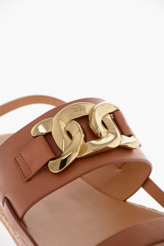 Sandali in Pelle con Suola in Raffia e Dettaglio Catena