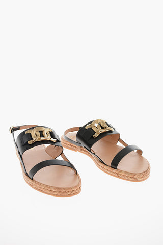 Sandali in Pelle con Suola in Raffia e Dettaglio Catena