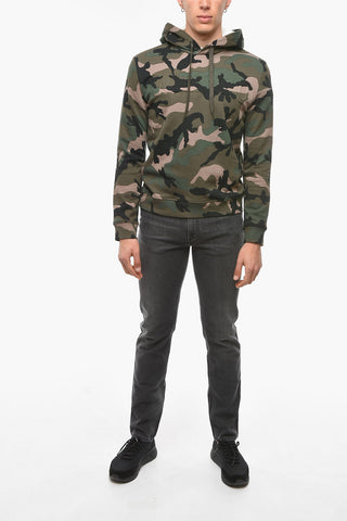 Felpa Hoodie con Motivo Camouflage e Logo in Rilievo