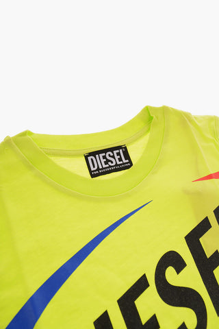 T-shirt Girocollo MTEDMOS con Maxi Stampa Logo Frontale