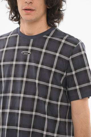 T-shirt con Fantasia a Quadri e Applicazione Logo