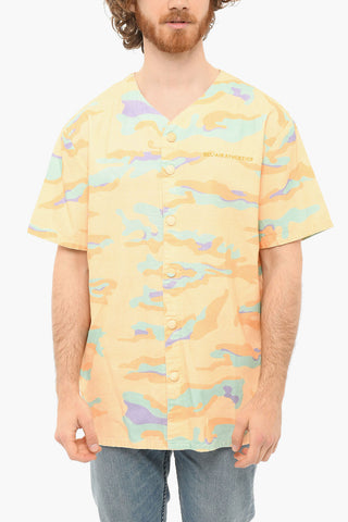 Camicia CAMO BASEBALL con Motivo Camouflage e Collo a V