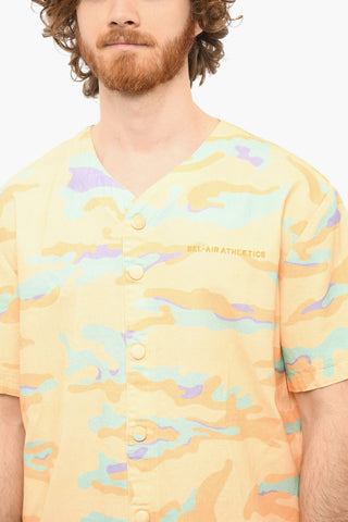 Camicia CAMO BASEBALL con Motivo Camouflage e Collo a V