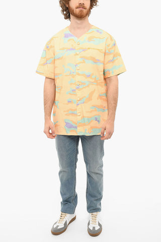 Camicia CAMO BASEBALL con Motivo Camouflage e Collo a V