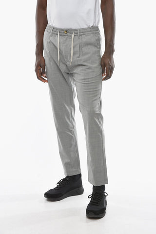 Carrot Fit MITTE Single-Pleat Pants with Drawstring Waist