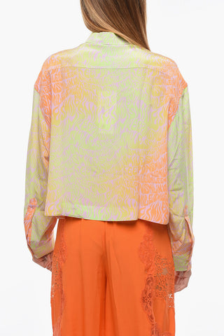 Kurze Seidenbluse mit Monogramm-Print