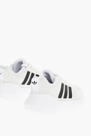 Lace-up SWIFT RUN 22C Sneakers with Side Stripes