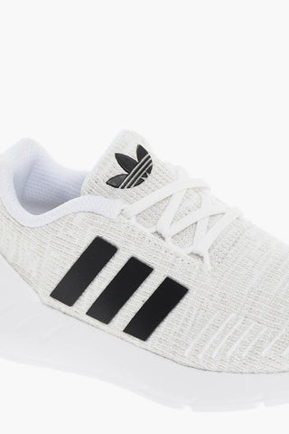 Lace-up SWIFT RUN 22C Sneakers with Side Stripes