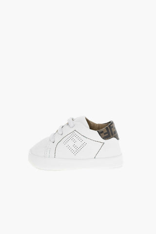 Sneakers in Pelle Allacciate con Dettaglio Logo