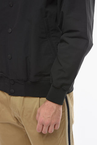 Bomber in Nylon con Logo Ricamato e Moschettone Decorativo