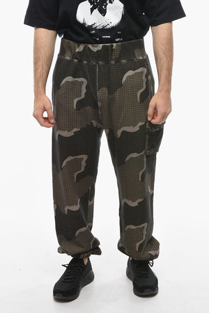 EASTPACK Jogger mit Camouflage-Muster und Maxi-Reißverschlusstasche