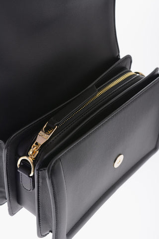 JEANS COUTURE Tasche aus Kunstleder, verziert mit übergroßer goldener Schnalle und geflochtenem Henkel