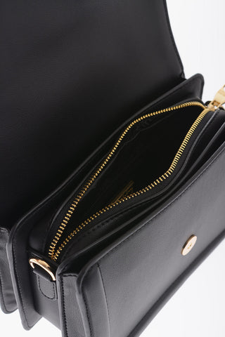 JEANS COUTURE Tasche aus Kunstleder, verziert mit übergroßer goldener Schnalle und geflochtenem Henkel