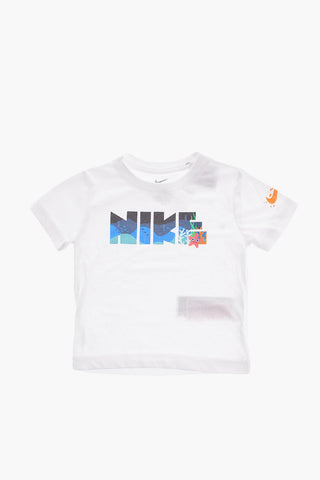 Set aus T-Shirt mit Rundhalsausschnitt und Shorts mit kontrastierenden Seitenstreifen