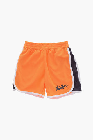 Set aus T-Shirt mit Rundhalsausschnitt und Shorts mit kontrastierenden Seitenstreifen
