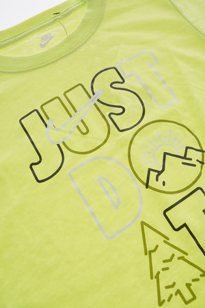 Set aus bedrucktem T-Shirt und gestreiften Shorts