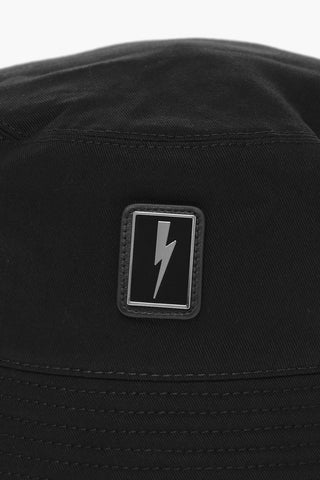 Cappello Bucket in Tinta Unita con Placca Logo