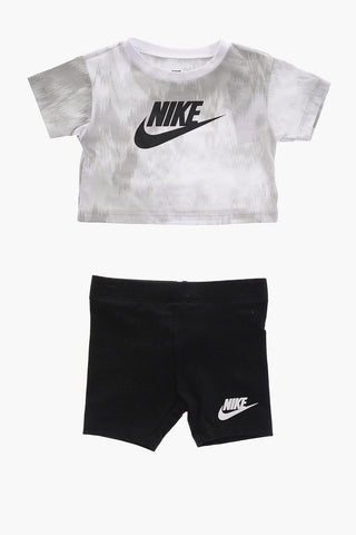 Set aus T-Shirt mit Rundhalsausschnitt und Radler-Shorts mit Logodruck