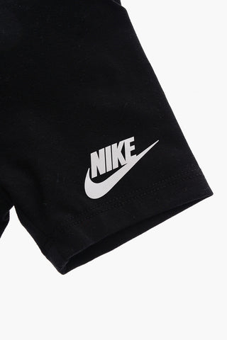 Set aus T-Shirt mit Rundhalsausschnitt und Radler-Shorts mit Logodruck