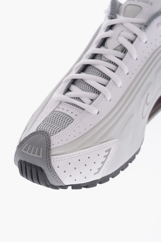 Two-Tone Faux Leather SHOX R4 Sneakers with Contrasting Sole