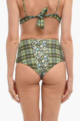 Hochgeschnittener Gingham-Bikini-Slip mit floralen Details