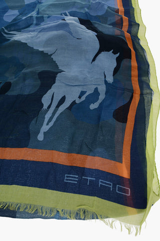 Foulard in Motivo Camouflying Pegaso con Bordi a Taglio Vivo