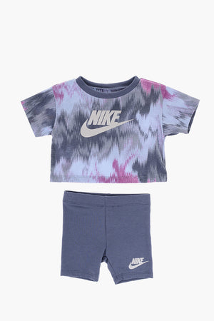 Set aus T-Shirt mit Rundhalsausschnitt und Radler-Shorts mit Logodruck