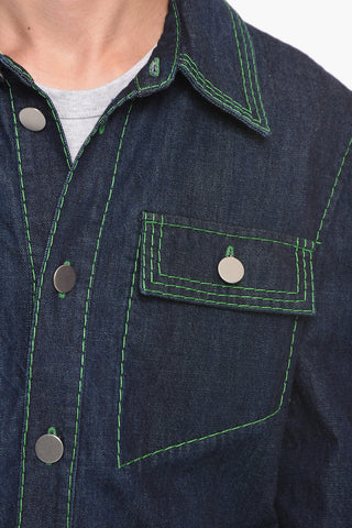Giubbotto in Denim con Lavaggio Scuro e Cuciture a Vista