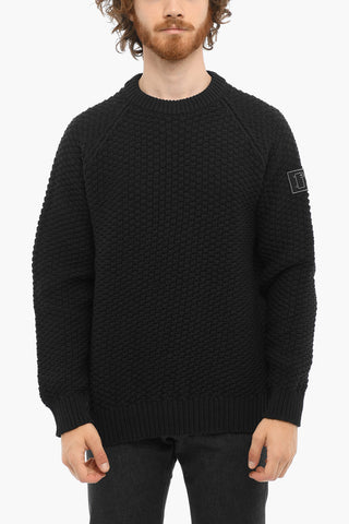 Solid Color Crew-Neck Sweater with Patch Embroidery