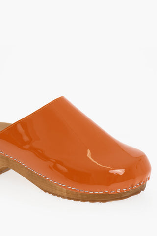 Sabot In Vernice Con Suola In Legno