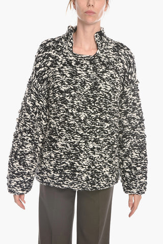 Maglione in Misto Lana con Dettaglio Cut Out sul Collo