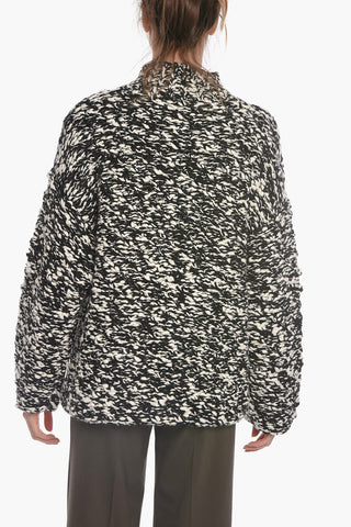 Maglione in Misto Lana con Dettaglio Cut Out sul Collo