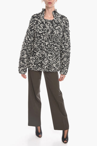 Maglione in Misto Lana con Dettaglio Cut Out sul Collo