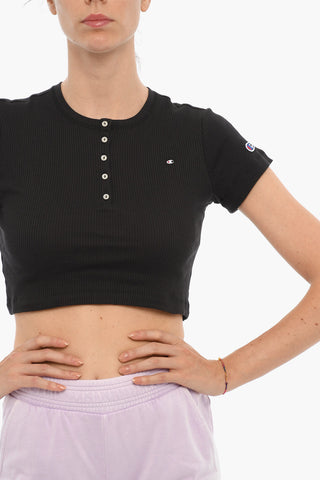 T-Shirt Crop Girocollo a Costine con Abbottonatura Frontale
