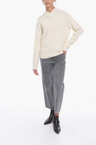 Wool V-neck Sweater with Contrasting Stitchings