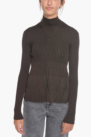 Ribbed Turtle-neck Sweater with Back Closure