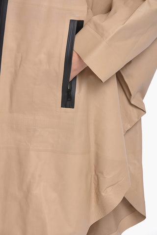 Lederregenmantel mit Fledermausärmeln