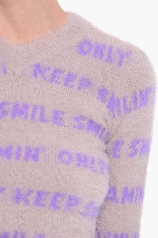 Maglia Collo a V con Scritte Intarsiate