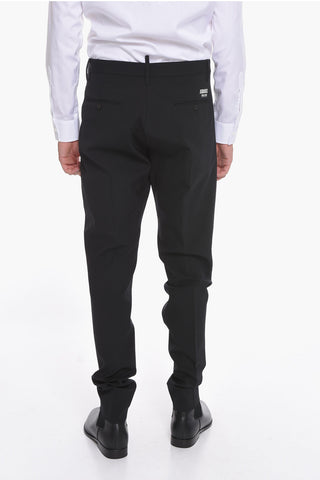 Wollhose mit einer Falte und tiefem Schritt