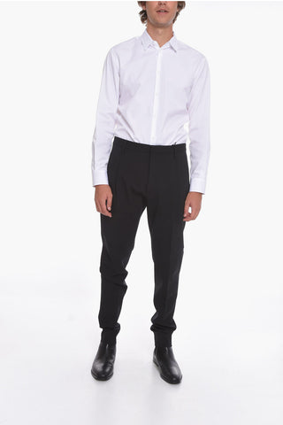 Wollhose mit einer Falte und tiefem Schritt