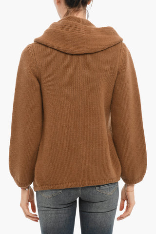 Cardigan in Lana con Spilla a Decorazine e Cappuccio