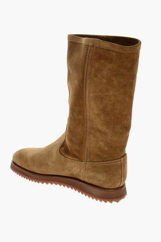 Stiefel ARROW aus Veloursleder mit Anstecknadel-Applikation