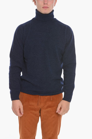Solid Color Sweater with Ribbed Edges