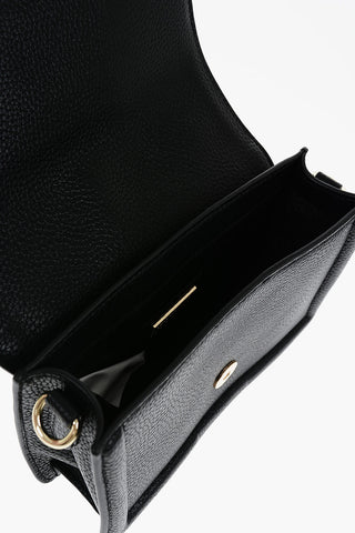 JEANS COUTURE Borsa a Tracolla in Ecopelle Martellata con Maxi Fibbia Dorata
